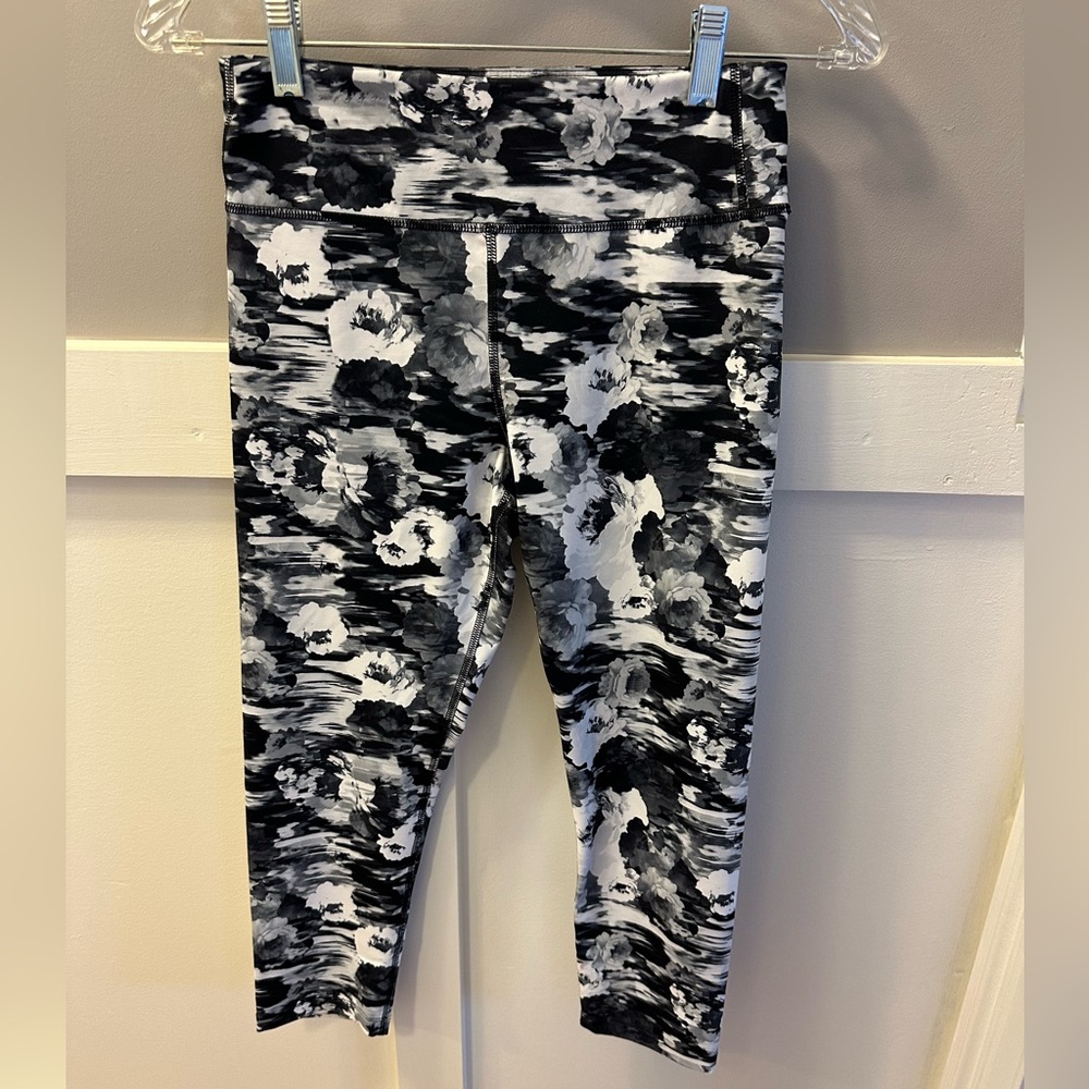 EXP CORE performance leggings 7/8 length 
Size S/P